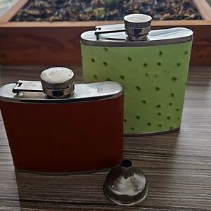 NBU Set of 2 Stainless Steel 4oz and 6oz Flasks